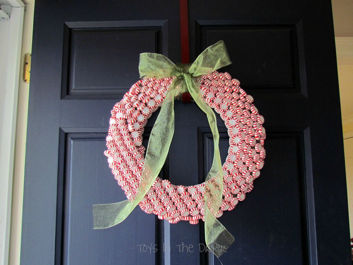 how to make a wreath out of candy