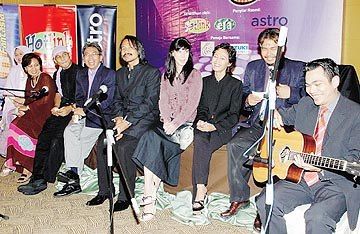 Gambar tambahan dari Berita Harian 25 April 2005