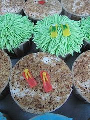 hideous &quot;beach wedding&quot; cupcakes