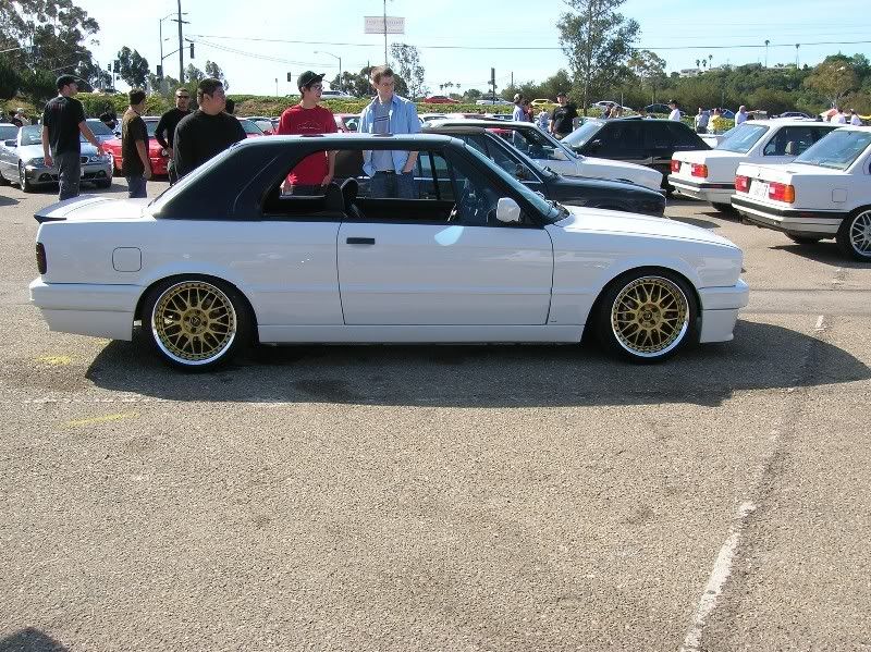 http://i5.photobucket.com/albums/y196/cgueret/BMW/e30mtech2vert.jpg