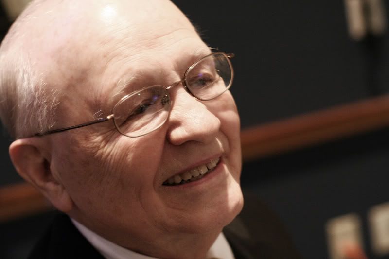 IMAGE: http://i5.photobucket.com/albums/y197/JtheVGKing/Penn%20State%20Pioneers/rayglow.jpg