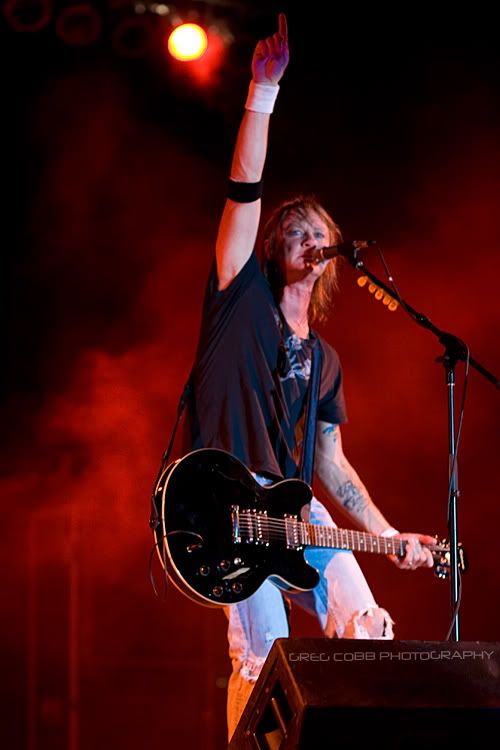 IMAGE: http://i5.photobucket.com/albums/y197/Schproda/Gigs/SK/stiff7186.jpg