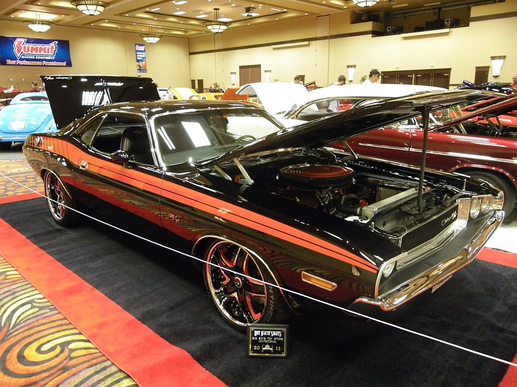 Here are a couple photos of the cars around the city. Photos are taken