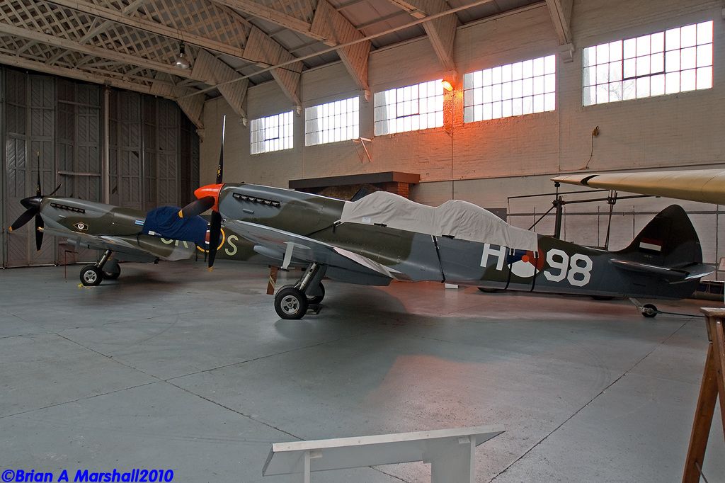 http://i5.photobucket.com/albums/y200/penpusher/01%20Duxford%202009/Duxford%2015Jan10/08.jpg