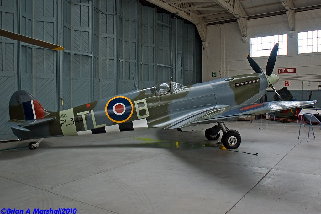 http://i5.photobucket.com/albums/y200/penpusher/01%20Duxford%202009/Duxford%2015Jan10/09.jpg