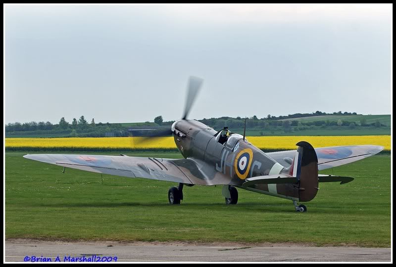 http://i5.photobucket.com/albums/y200/penpusher/01%20Duxford%202009/Duxford%2025Apr09/01.jpg