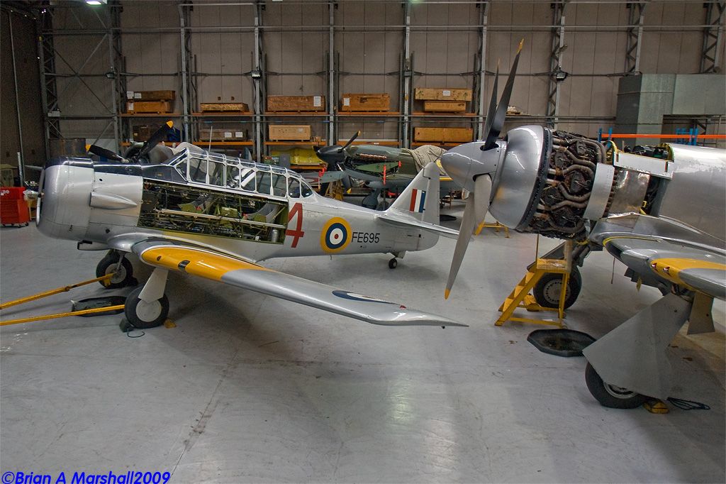 http://i5.photobucket.com/albums/y200/penpusher/01%20Duxford%202009/Duxford%2029Dec09/04.jpg