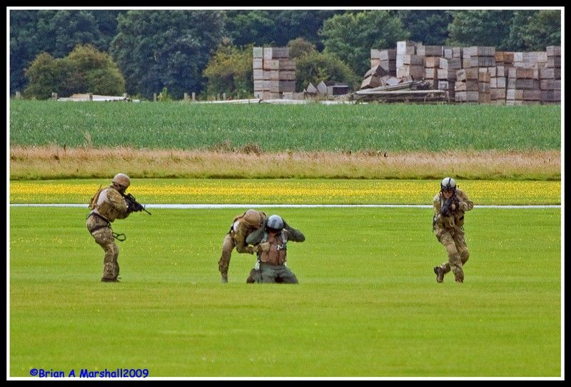 http://i5.photobucket.com/albums/y200/penpusher/01%20Duxford%202009/Duxford%20AAD%2021Aug09/03copy.jpg