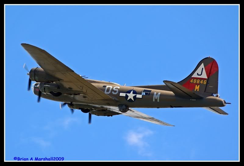 http://i5.photobucket.com/albums/y200/penpusher/01%20Duxford%202009/Duxford%20Flying%20legends%2012Jul09/06.jpg