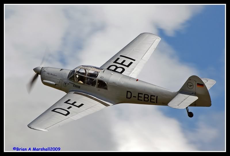 http://i5.photobucket.com/albums/y200/penpusher/01%20Duxford%202009/Duxford%20Flying%20legends%2012Jul09/08.jpg