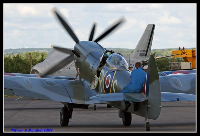 http://i5.photobucket.com/albums/y200/penpusher/01%20Duxford%202009/Duxford%20Flying%20legends%2012Jul09/12.jpg