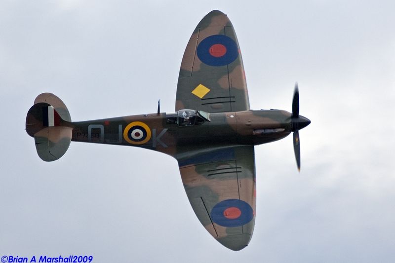 http://i5.photobucket.com/albums/y200/penpusher/01%20Duxford%202009/Duxford%20Show%2011Oct09/12.jpg