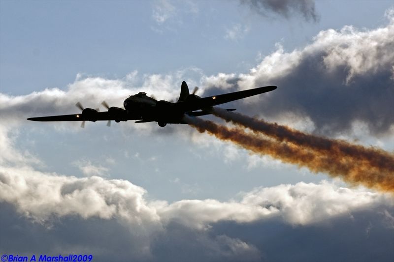 http://i5.photobucket.com/albums/y200/penpusher/01%20Duxford%202009/Duxford%20Show%2011Oct09/14.jpg