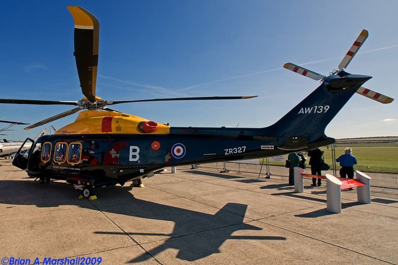 http://i5.photobucket.com/albums/y200/penpusher/01%20Duxford%202009/HeliTsch%2025Sep09/03.jpg