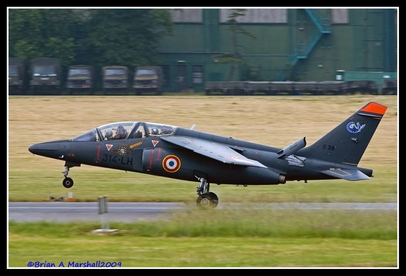 http://i5.photobucket.com/albums/y200/penpusher/02%20Miscellaneous%202009/RAF%20Northolt%20Arrivals%2005Jun09/06.jpg