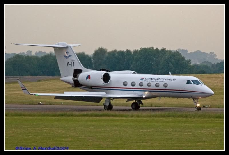 http://i5.photobucket.com/albums/y200/penpusher/02%20Miscellaneous%202009/RAF%20Northolt%20Arrivals%2005Jun09/10.jpg
