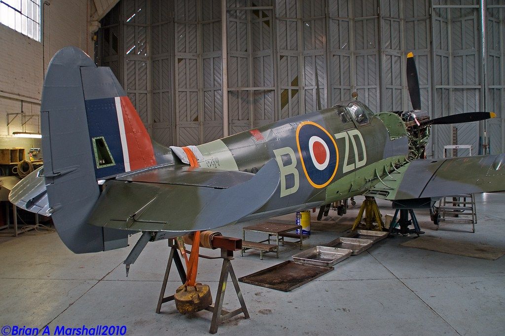 http://i5.photobucket.com/albums/y200/penpusher/03%20Duxford%202010/02%20Duxford%2013Feb10/06.jpg