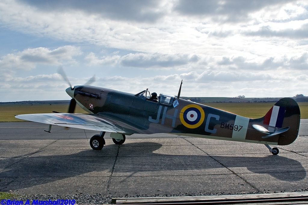 http://i5.photobucket.com/albums/y200/penpusher/03%20Duxford%202010/04%20Duxford%2006Feb10/02.jpg