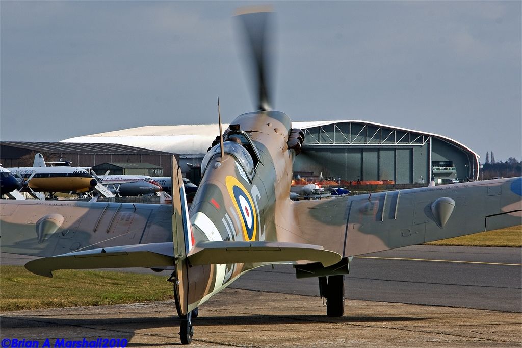 http://i5.photobucket.com/albums/y200/penpusher/03%20Duxford%202010/04%20Duxford%2006Feb10/03.jpg