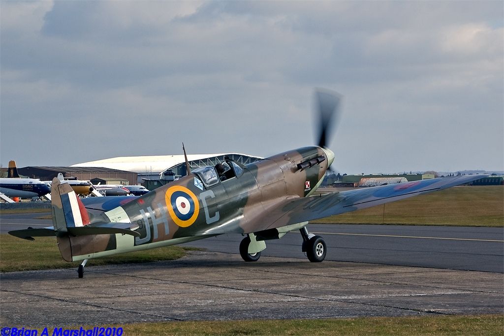 http://i5.photobucket.com/albums/y200/penpusher/03%20Duxford%202010/04%20Duxford%2006Feb10/04.jpg