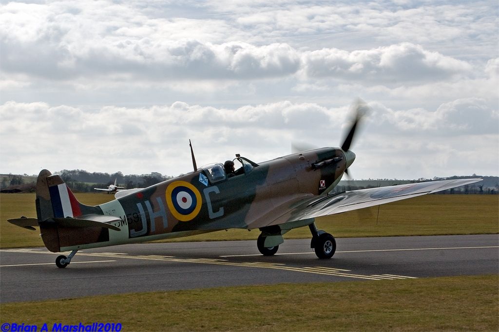 http://i5.photobucket.com/albums/y200/penpusher/03%20Duxford%202010/04%20Duxford%2006Feb10/05.jpg