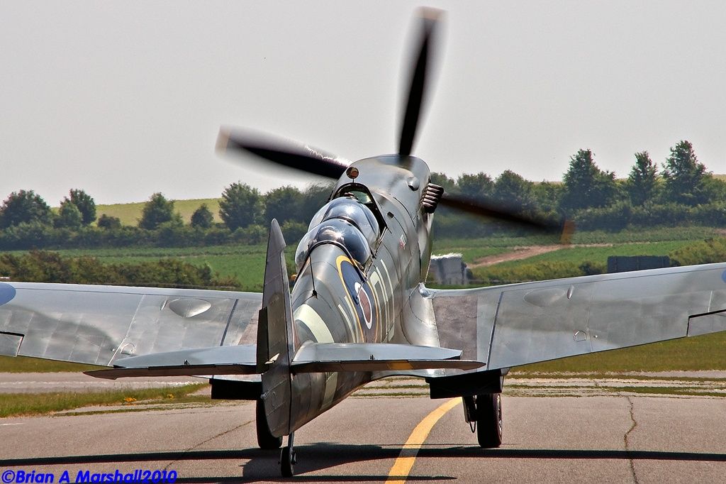 http://i5.photobucket.com/albums/y200/penpusher/03%20Duxford%202010/04Jun10/06.jpg