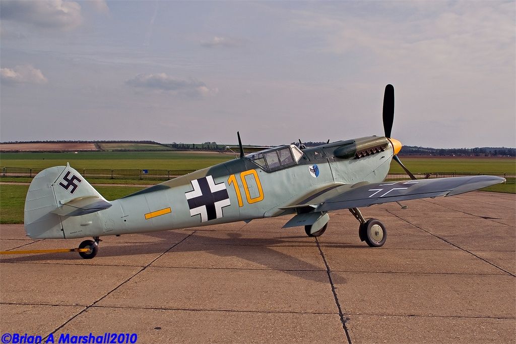 http://i5.photobucket.com/albums/y200/penpusher/03%20Duxford%202010/08%20Duxford%2009Apr10/02.jpg
