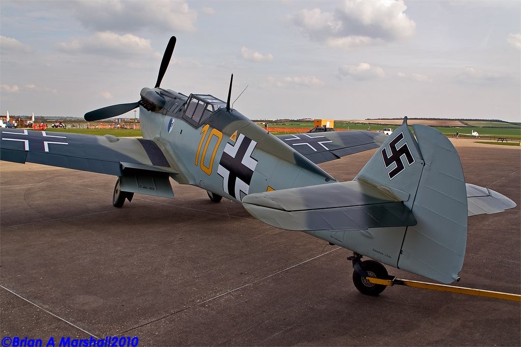 http://i5.photobucket.com/albums/y200/penpusher/03%20Duxford%202010/08%20Duxford%2009Apr10/04.jpg