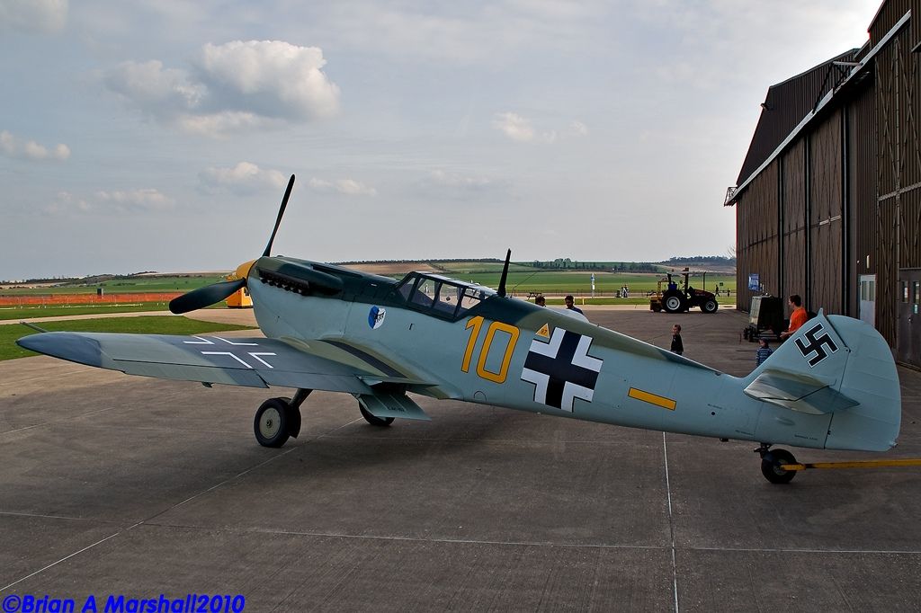 http://i5.photobucket.com/albums/y200/penpusher/03%20Duxford%202010/08%20Duxford%2009Apr10/05.jpg