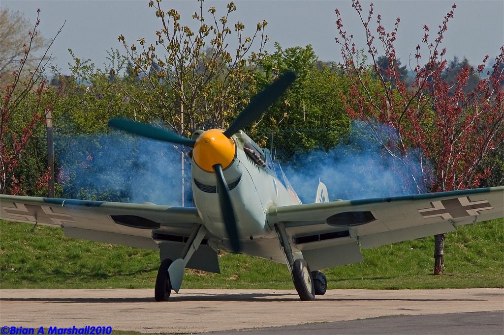 http://i5.photobucket.com/albums/y200/penpusher/03%20Duxford%202010/09%20Duxford%2022Apr10/01.jpg