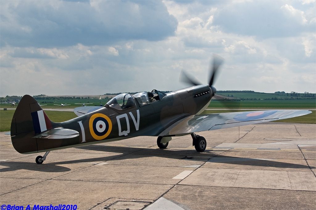 http://i5.photobucket.com/albums/y200/penpusher/03%20Duxford%202010/13%20Duxford%2014May10/02.jpg