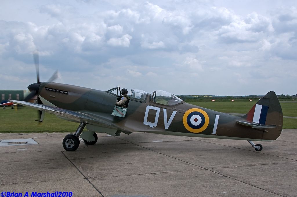 http://i5.photobucket.com/albums/y200/penpusher/03%20Duxford%202010/13%20Duxford%2014May10/03.jpg