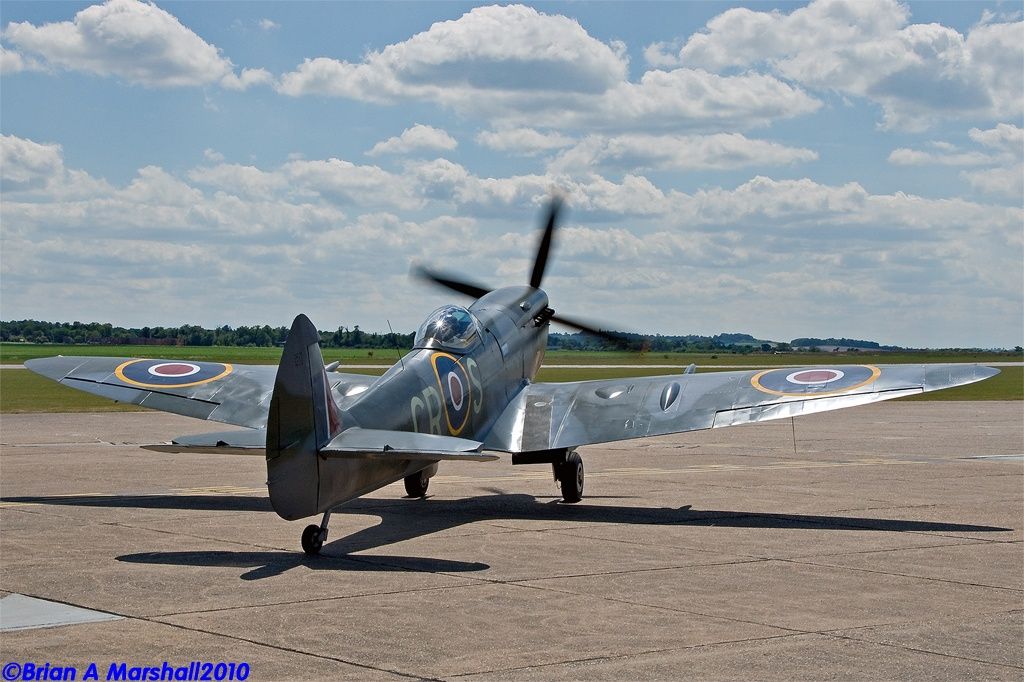 http://i5.photobucket.com/albums/y200/penpusher/03%20Duxford%202010/19%20Duxford%2028May10/01-2.jpg