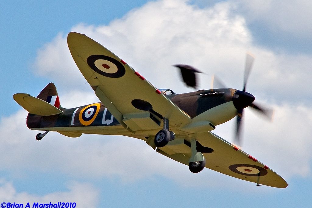http://i5.photobucket.com/albums/y200/penpusher/03%20Duxford%202010/19%20Duxford%2028May10/02-2.jpg