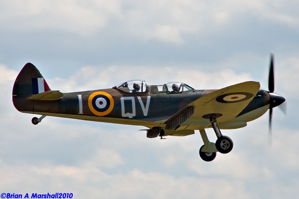 http://i5.photobucket.com/albums/y200/penpusher/03%20Duxford%202010/19%20Duxford%2028May10/03-1.jpg