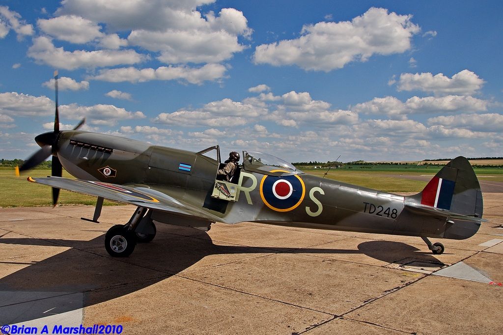 http://i5.photobucket.com/albums/y200/penpusher/03%20Duxford%202010/19%20Duxford%2028May10/08.jpg