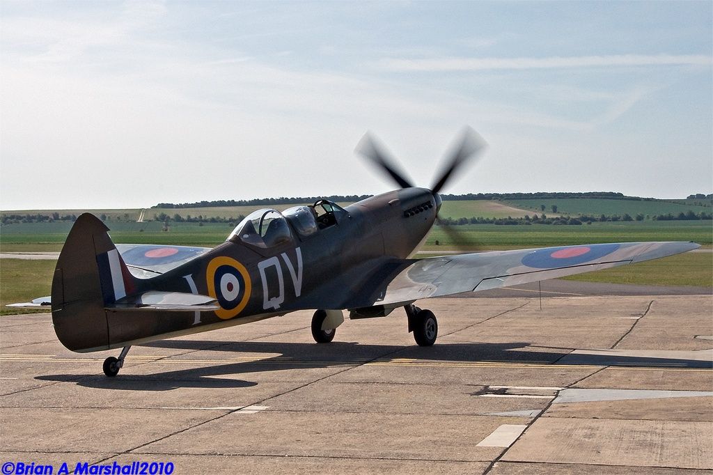 http://i5.photobucket.com/albums/y200/penpusher/03%20Duxford%202010/20%20Duxford%2005Jun10/01.jpg