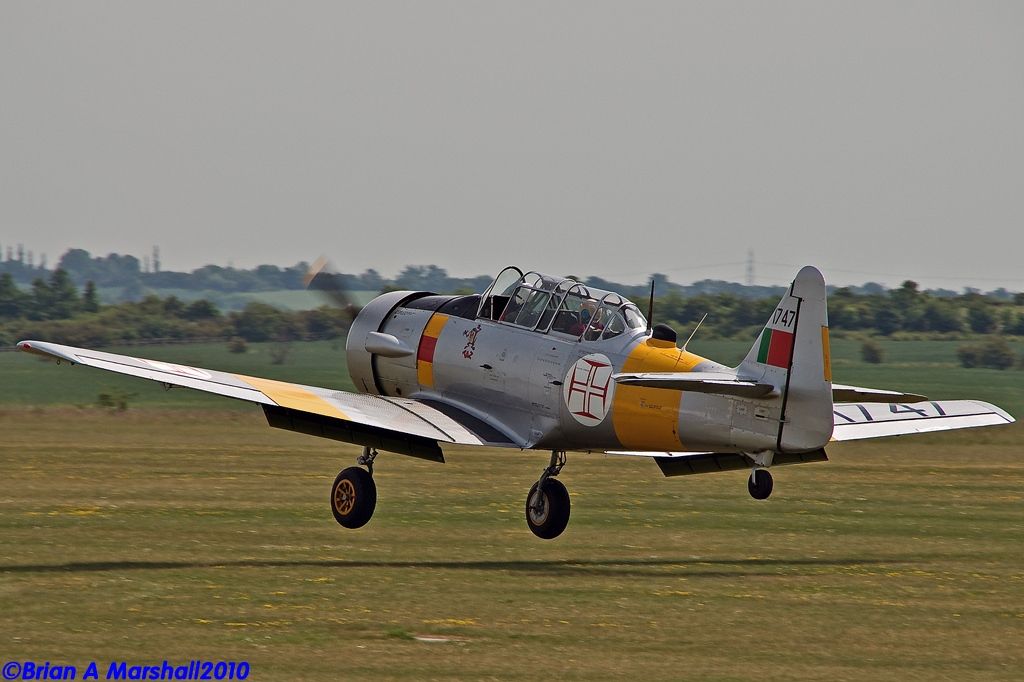 http://i5.photobucket.com/albums/y200/penpusher/03%20Duxford%202010/20%20Duxford%2005Jun10/02.jpg
