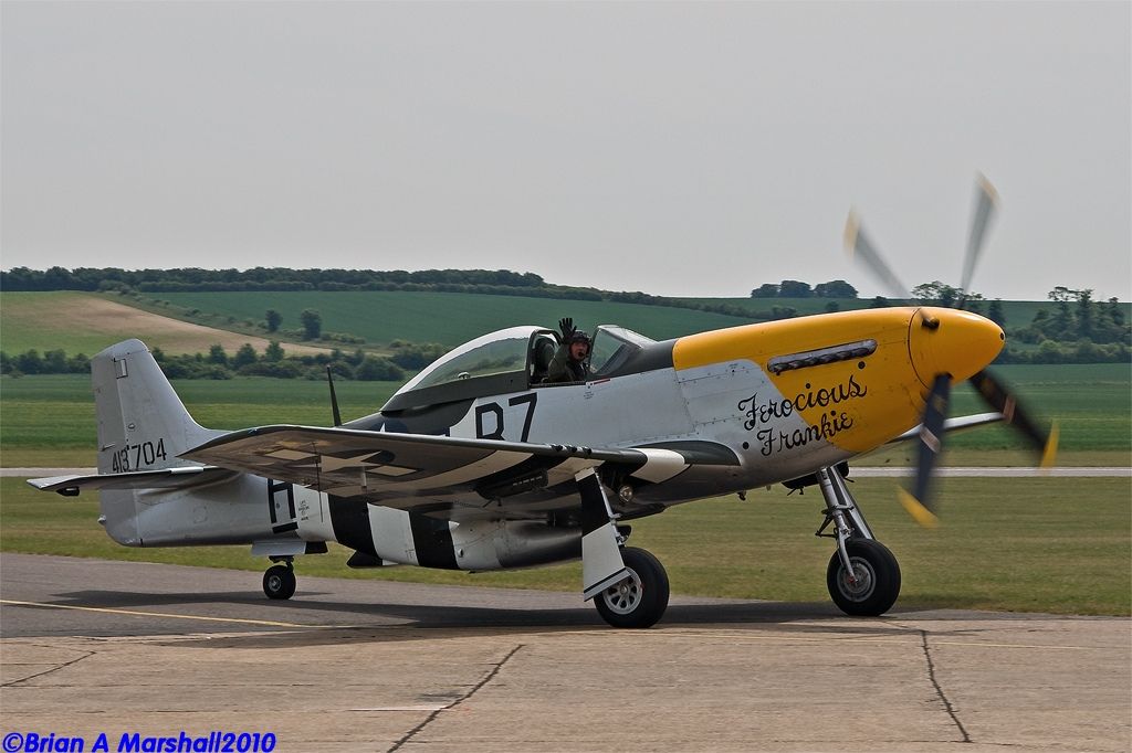 http://i5.photobucket.com/albums/y200/penpusher/03%20Duxford%202010/20%20Duxford%2005Jun10/03.jpg