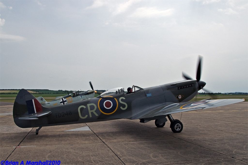 http://i5.photobucket.com/albums/y200/penpusher/03%20Duxford%202010/20%20Duxford%2005Jun10/04.jpg
