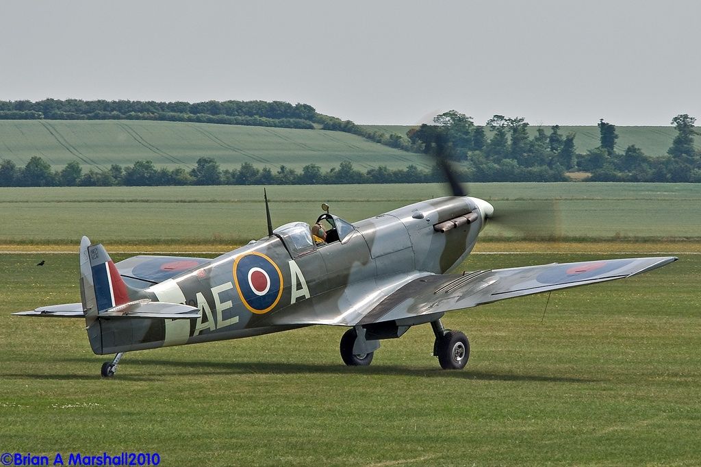 http://i5.photobucket.com/albums/y200/penpusher/03%20Duxford%202010/22%20Duxford%2026Jun10/12.jpg