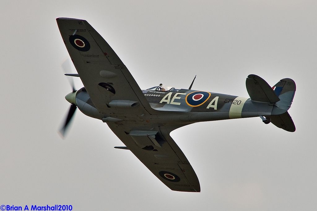 http://i5.photobucket.com/albums/y200/penpusher/03%20Duxford%202010/22%20Duxford%2026Jun10/13.jpg