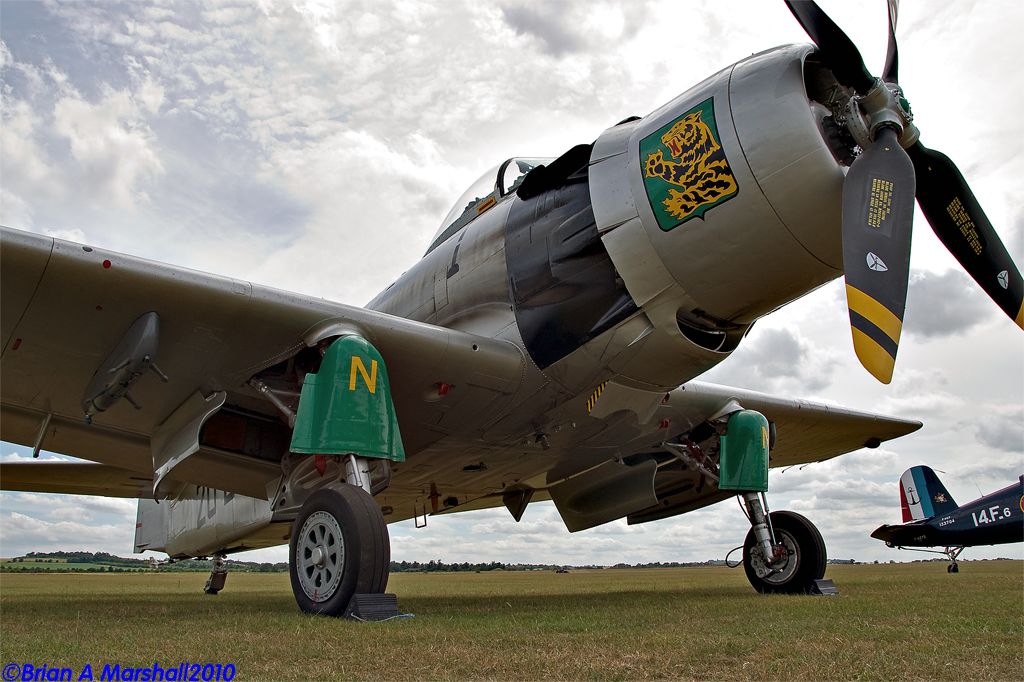 http://i5.photobucket.com/albums/y200/penpusher/03%20Duxford%202010/25%20Legends%202010/09-1.jpg