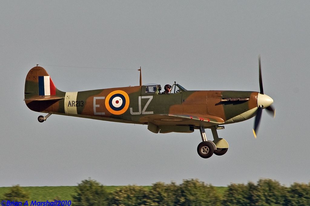 http://i5.photobucket.com/albums/y200/penpusher/03%20Duxford%202010/25%20Legends%202010/27.jpg