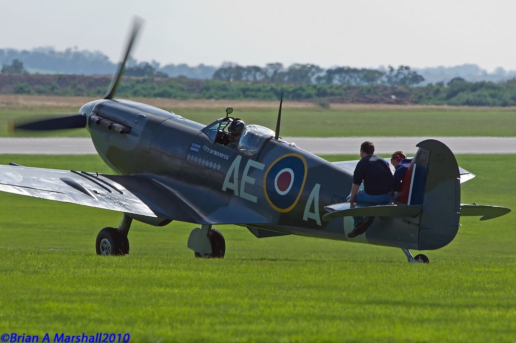 http://i5.photobucket.com/albums/y200/penpusher/03%20Duxford%202010/29%20AAD%2020Aug10/09.jpg