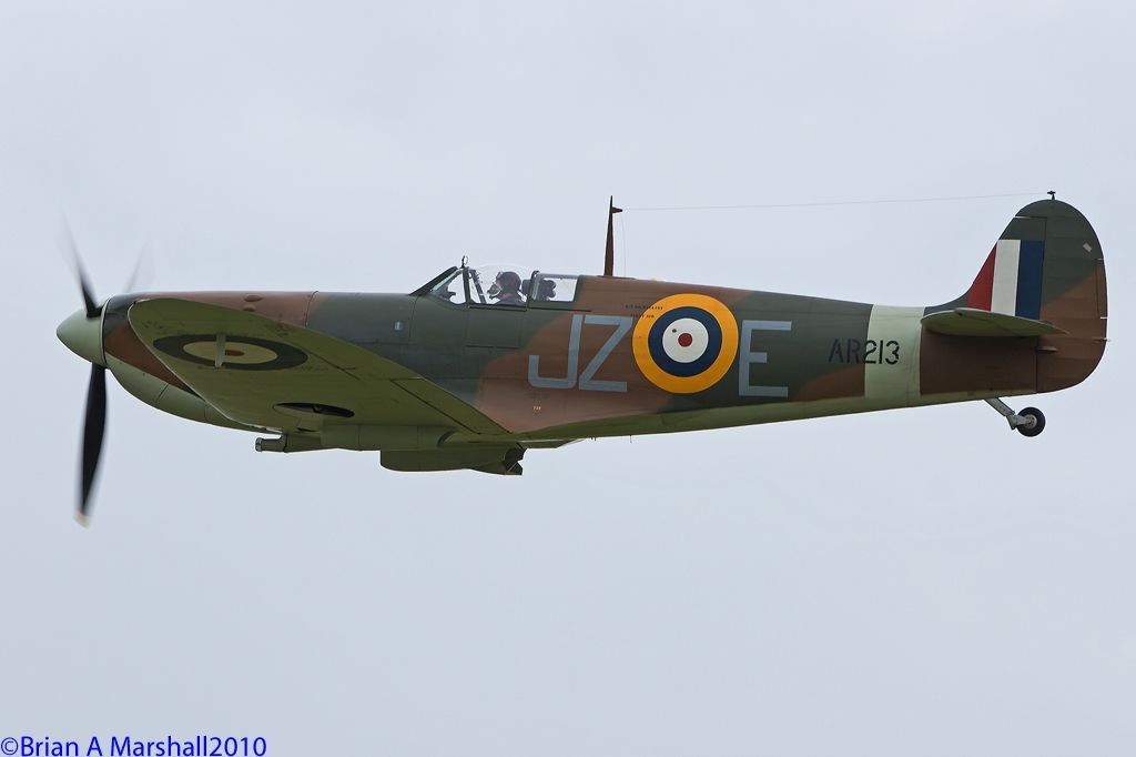 http://i5.photobucket.com/albums/y200/penpusher/03%20Duxford%202010/32%20Duxford%2004Sep10/06.jpg