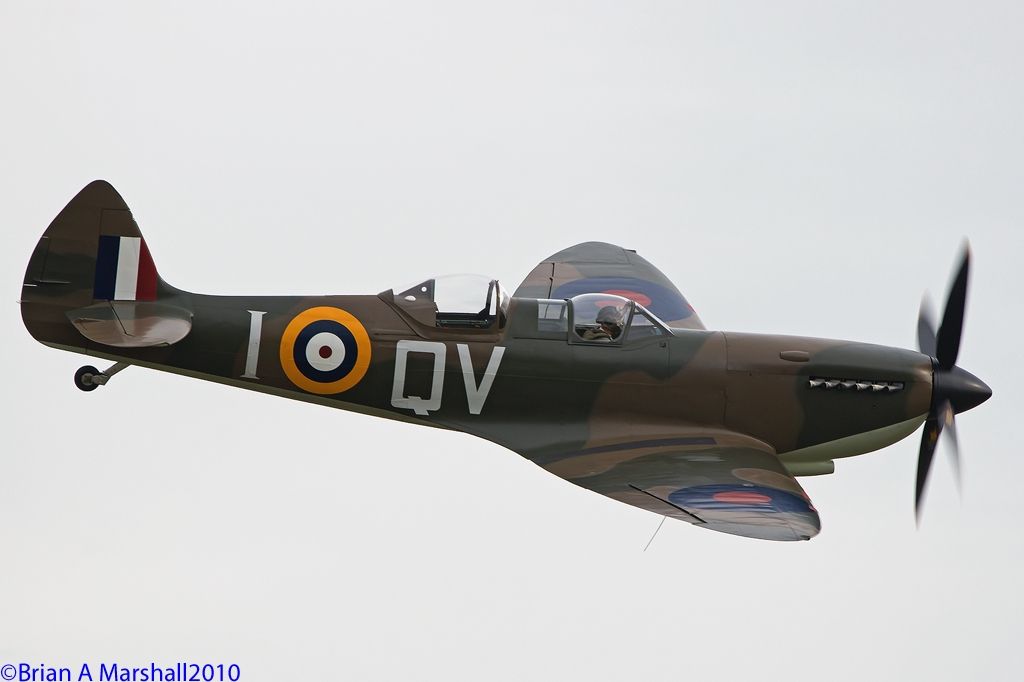 http://i5.photobucket.com/albums/y200/penpusher/03%20Duxford%202010/32%20Duxford%2004Sep10/12.jpg