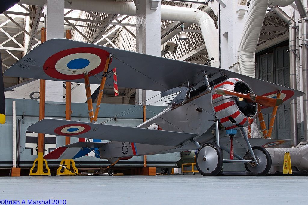 http://i5.photobucket.com/albums/y200/penpusher/03%20Duxford%202010/35%20Duxford%2022Oct10/02.jpg