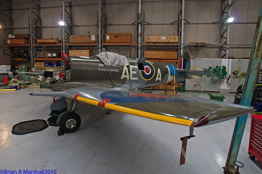 http://i5.photobucket.com/albums/y200/penpusher/03%20Duxford%202010/Duxford%2008Oct10/02.jpg