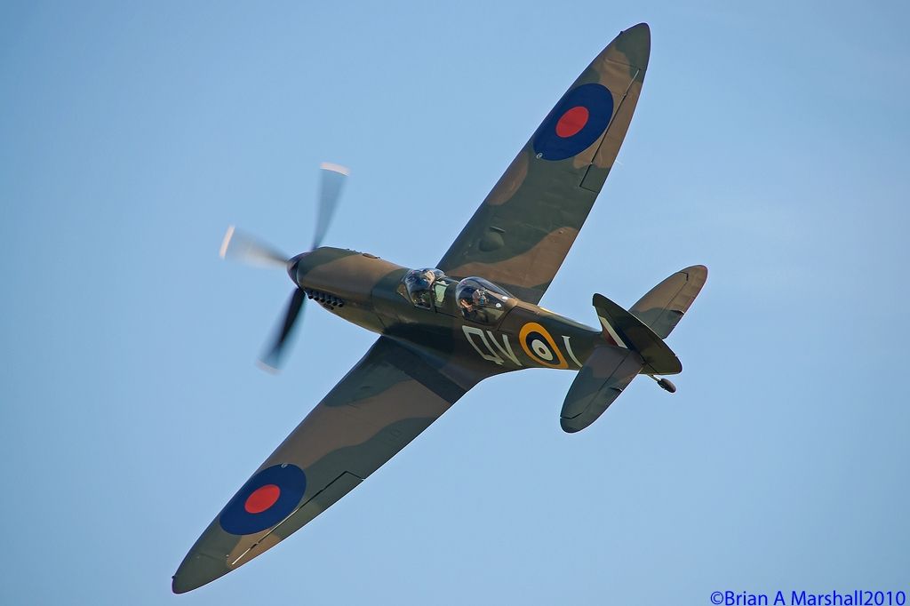 http://i5.photobucket.com/albums/y200/penpusher/03%20Duxford%202010/Duxford%2008Oct10/04.jpg